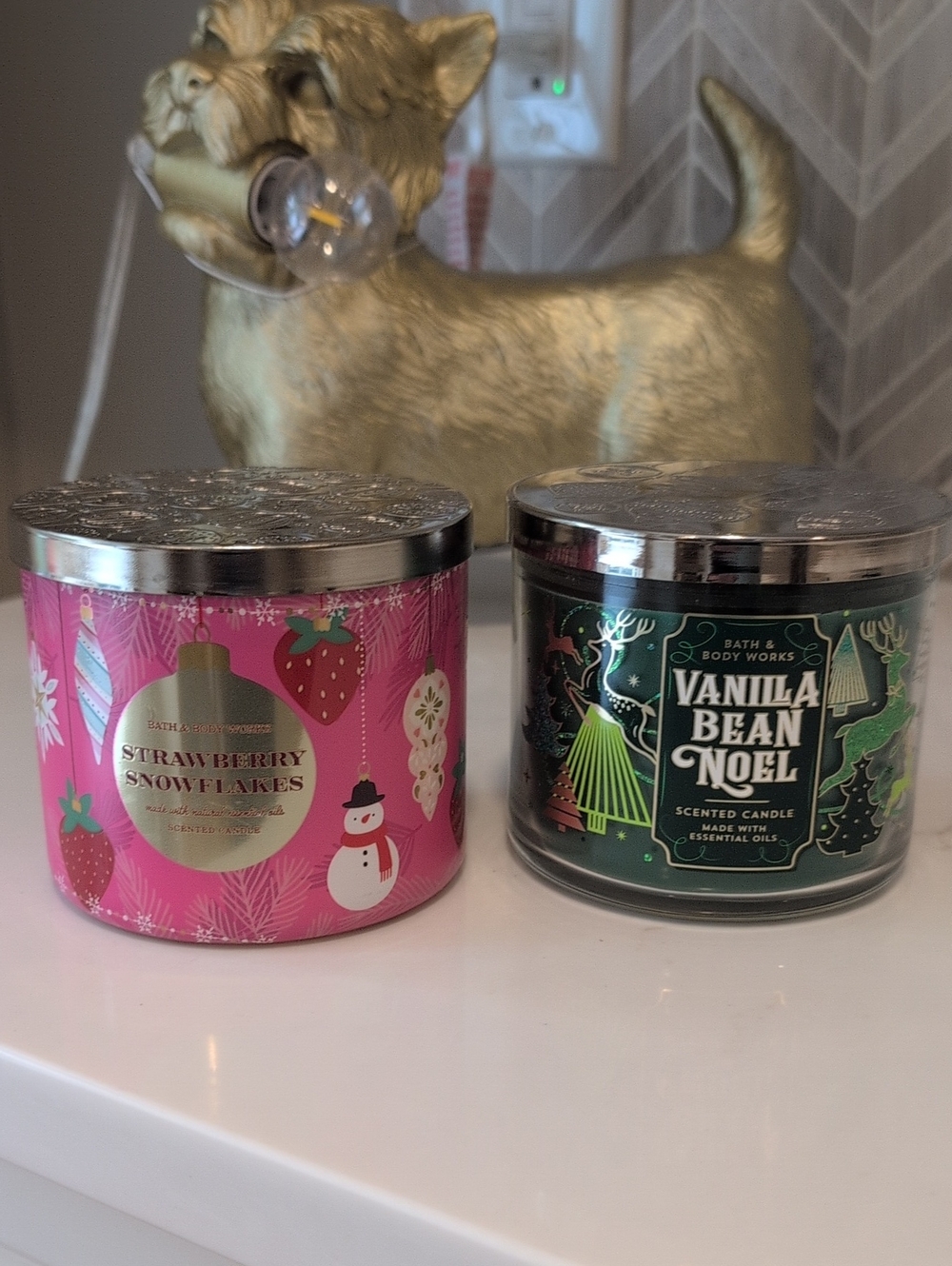 Bath & Body Works 2 Candles. Strawberry Snowflakes & Vanilla Bean Noel. NWT